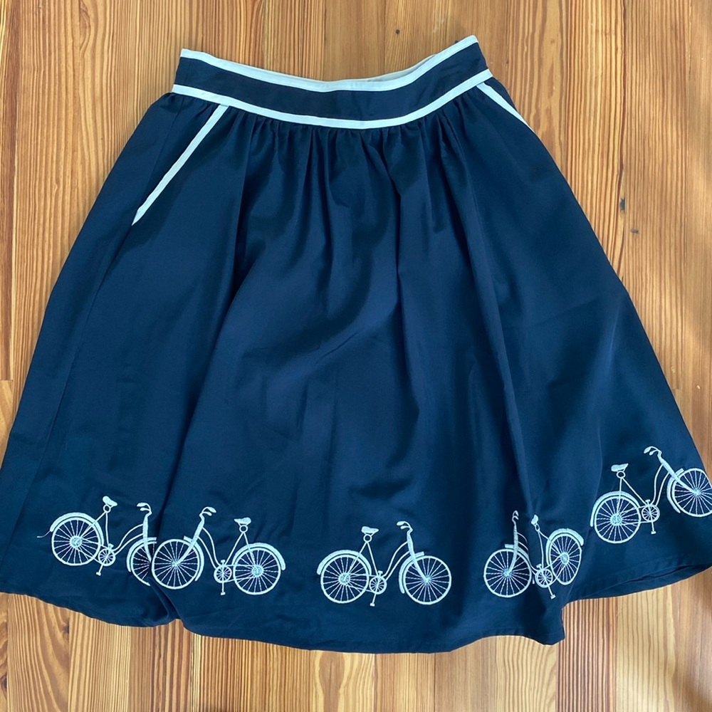 Anthropologie Comme Toi embroidered bicycle skirt